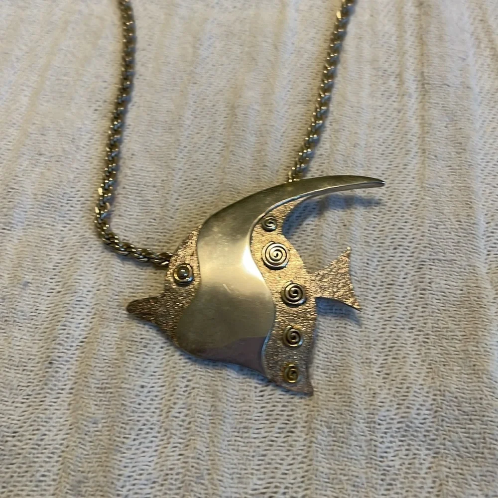 Silver fish necklace - Picture 2 of 2